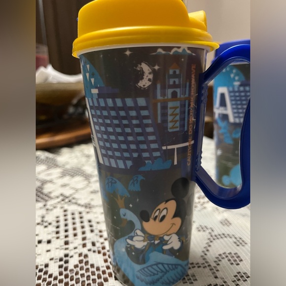 5 Disney 50th Anniversary Celebration travel mugs - Picture 8 of 10
